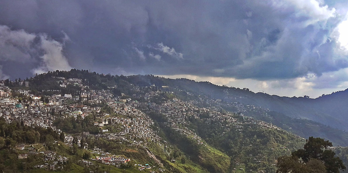 The heavens open up! Darjeeling town at its best after a sudden downpour