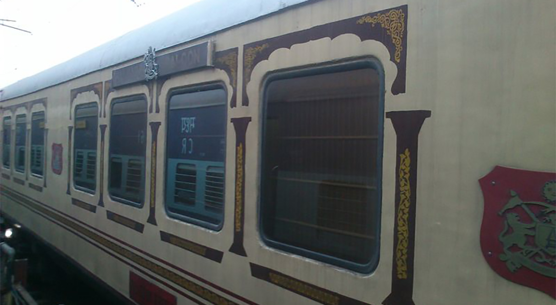 palace on wheels luxury train india images